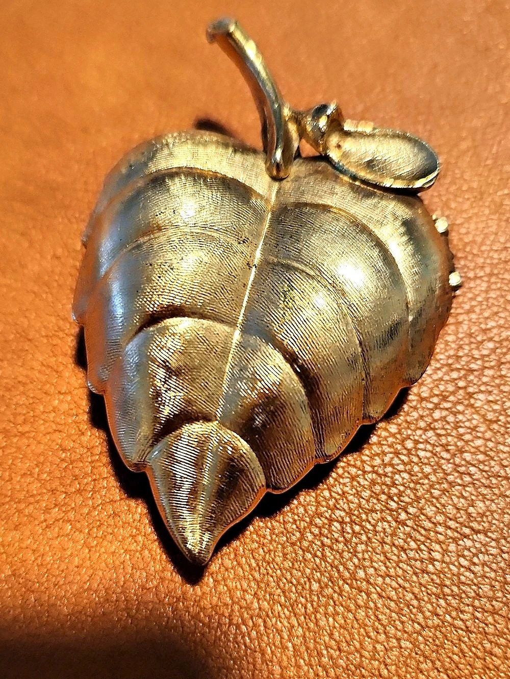 Avon Vintage Gold Tone Leaf Solid Perfume Brooch Pin